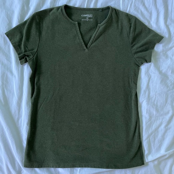 ๐2/$14๐ Company Ellen Tracy green t-shirt - Picture 3 of 3